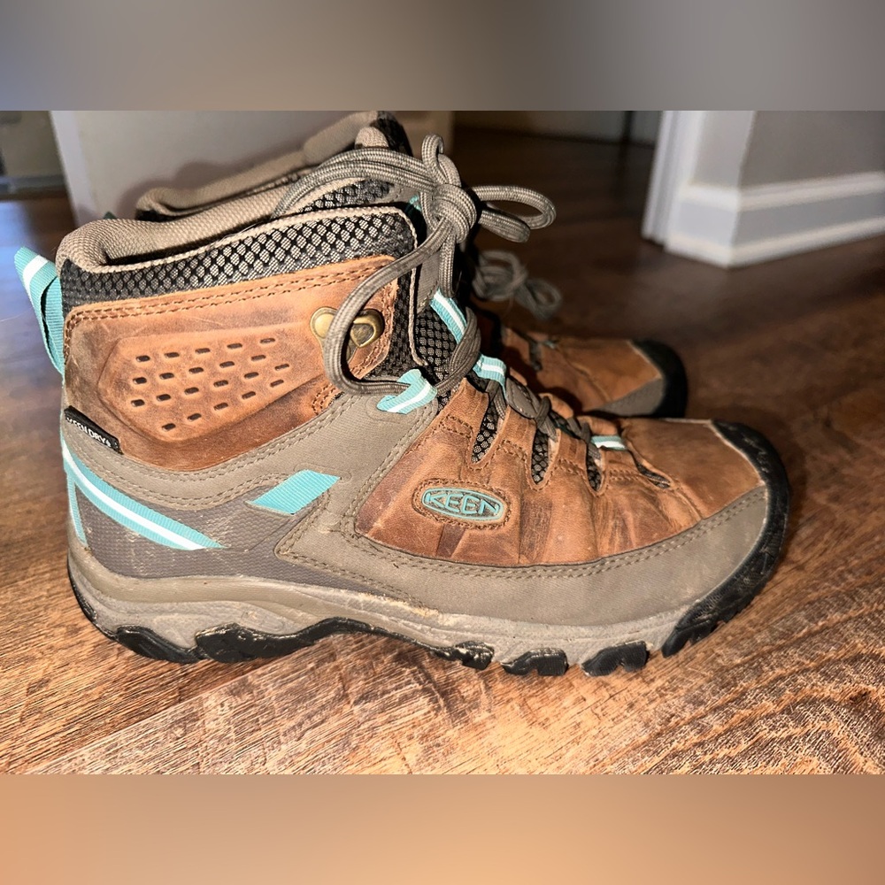 Keen targhee III women’s hiking boot